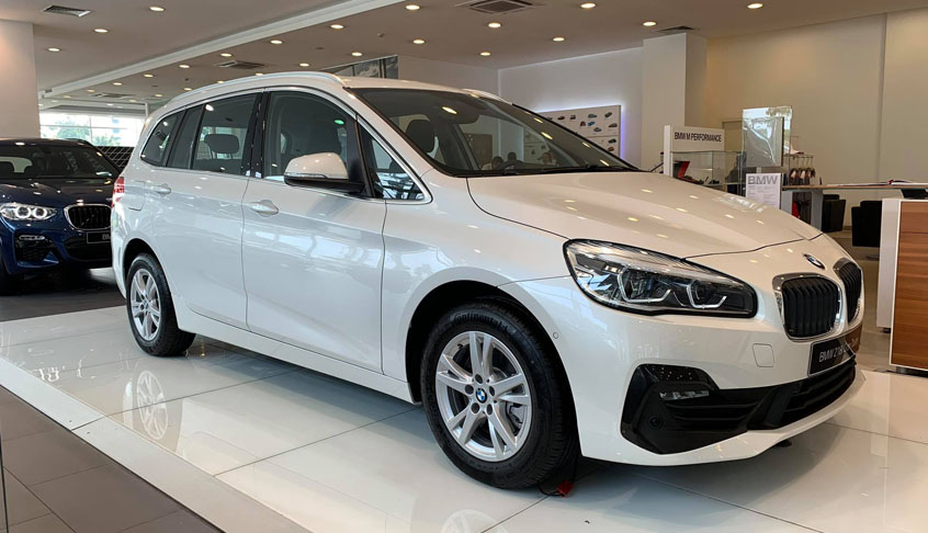 thay ắc quy xe BMW 218i tại nhà