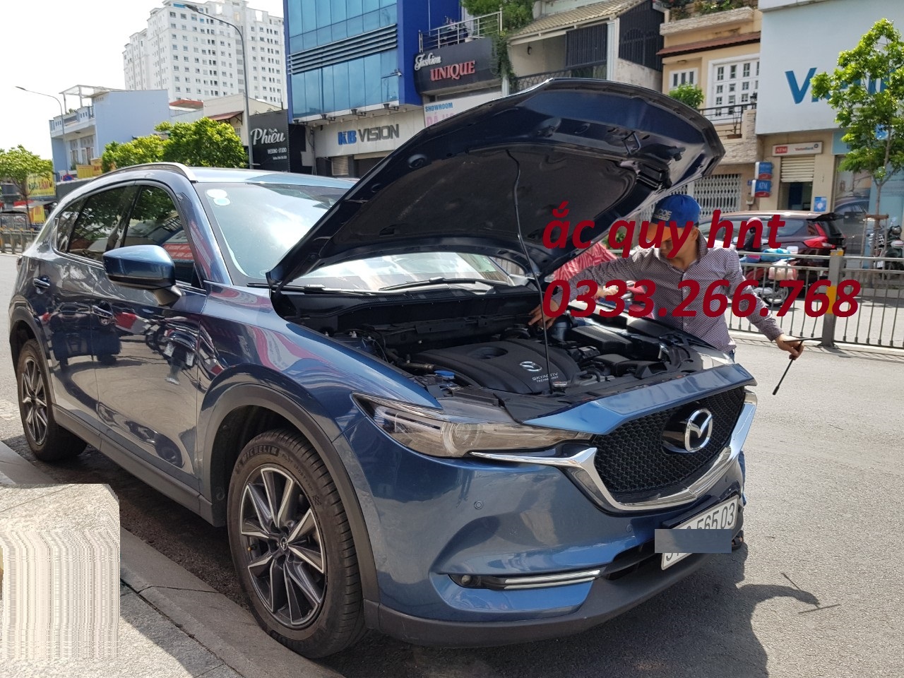 thay ắc quy xe Mazda 626 tại nhà