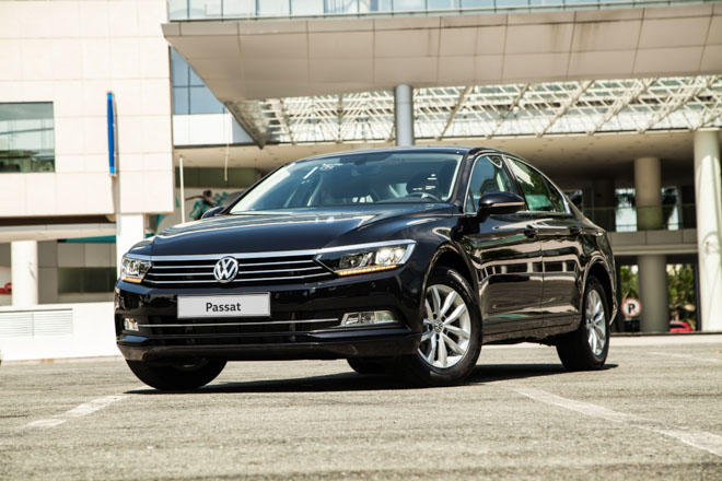 thay ắc quy xe Volkswagen Passat CC  tại nhà