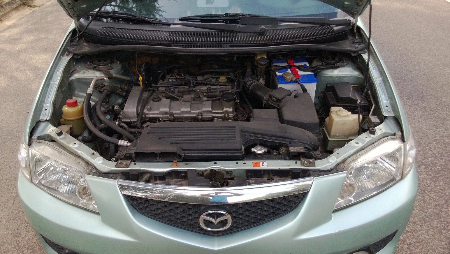 thay ắc quy xe Mazda Premacy tại nhà