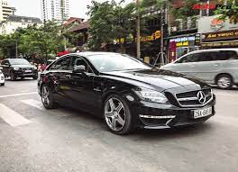 xe Mercedes CLS63 AMG thay ắc quy tại nhà