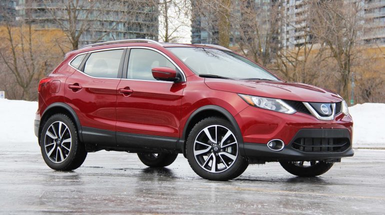 xe Nissan Qashqai thay ắc quy tại nhà